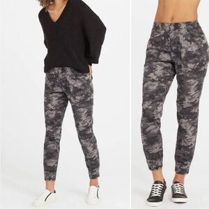 Spanx Stretch Twill Cargo Joggers M Black Camo Utility Streetwear Casual Comfort